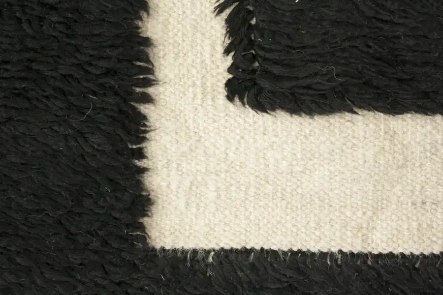 q - black/ivory | WOVEN